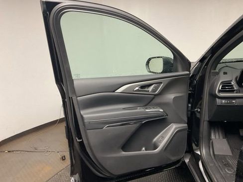 New 2026 Chevrolet Traverse LT image 9