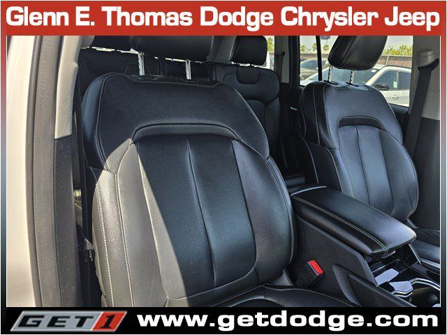 Used 2023 Jeep Grand Cherokee Limited w/ Black Appearance Package RWD image 36