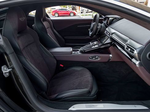 Used 2025 Aston Martin V8 Vantage Coupe RWD image 22