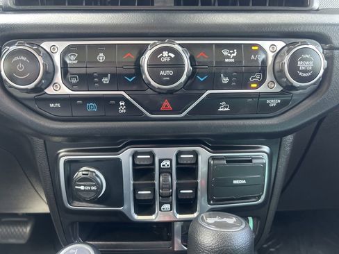 Used 2025 Jeep Wrangler Unlimited Sahara AWD/4WD image 67