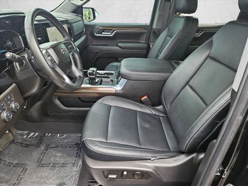 Used 2024 Chevrolet Silverado 1500 RST AWD/4WD image 16