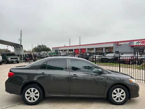 Used 2010 Toyota Corolla LE image 7