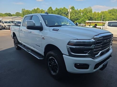 Used 2025 RAM 2500 Laramie AWD/4WD image 4