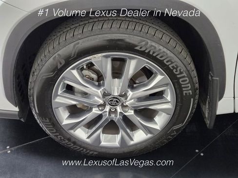 Used 2023 Toyota Highlander Limited AWD/4WD image 12