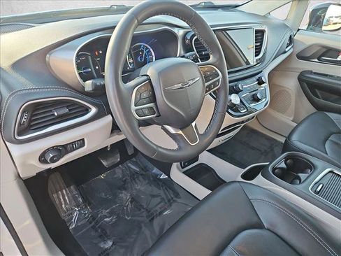 Used 2024 Chrysler Pacifica Limited FWD image 10