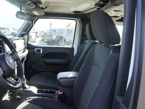 Used 2020 Jeep Wrangler Sport image 18