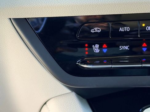 Used 2021 Buick Envision Avenir w/ Technology Package II image 7