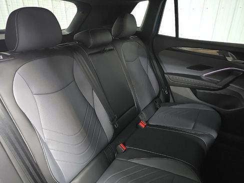 Used 2025 Volkswagen Tiguan SE R-Line AWD/4WD image 19