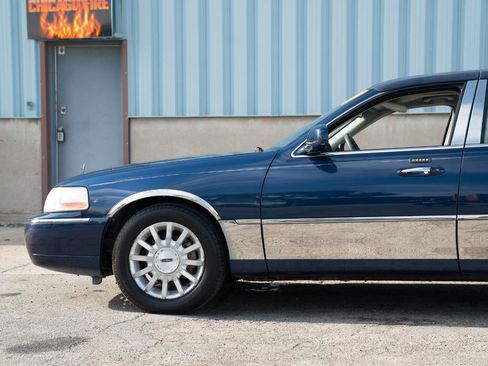 Used 2007 Lincoln Town Car Signature RWD image 7