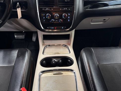 Used 2019 Dodge Grand Caravan SXT FWD image 19