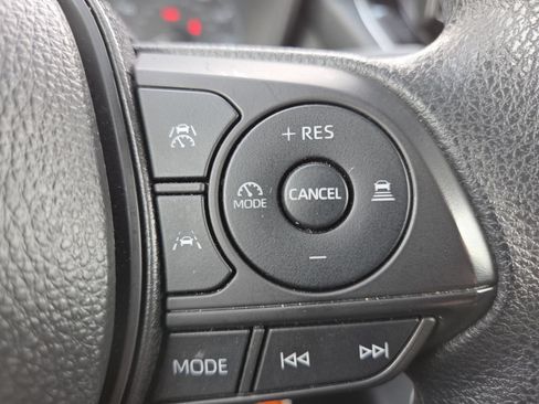 Used 2025 Toyota Corolla LE FWD image 30