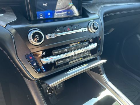 Used 2020 Ford Explorer Platinum w/ Premium Technology Package AWD/4WD image 28