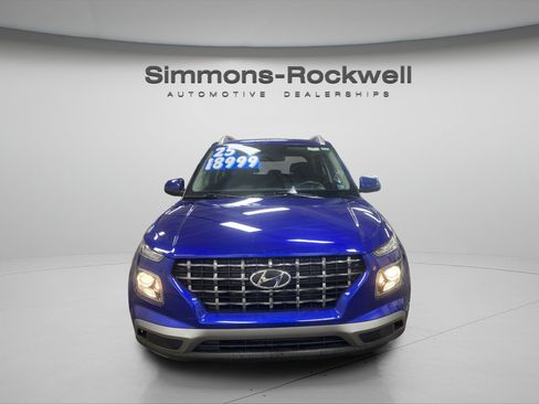 Used 2025 Hyundai Venue SEL FWD image 8