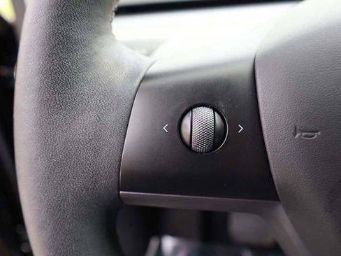 Used 2023 Tesla Model Y Long Range image 43