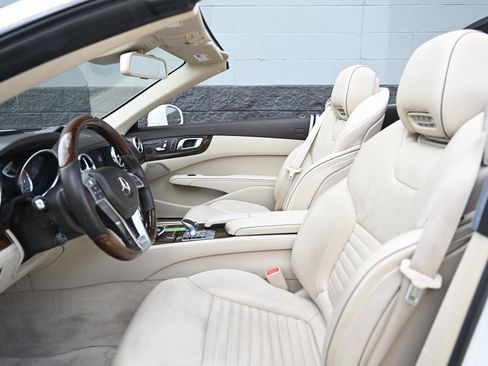 Used 2013 Mercedes-Benz SL 550 image 21