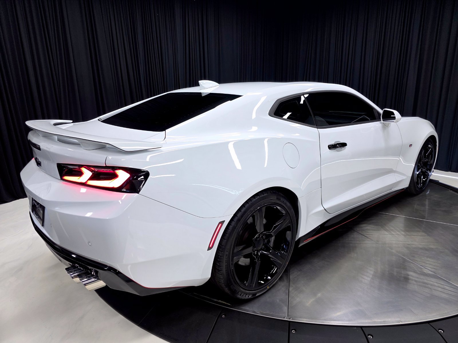 Used 2018 Chevrolet Camaro SS RWD image 55
