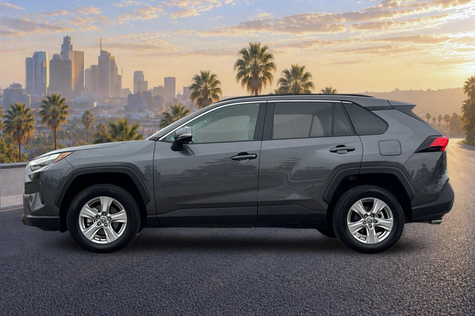 Used 2025 Toyota RAV4 XLE AWD/4WD image 7