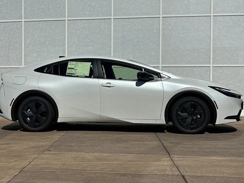 New 2026 Toyota Prius Plug-In Hybrid image 3