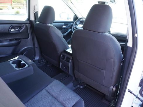 Certified 2025 Nissan Rogue SV FWD image 10
