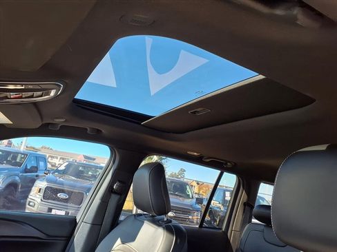 Used 2024 Jeep Grand Cherokee Altitude image 10