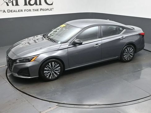 Used 2024 Nissan Altima 2.5 SV FWD image 58