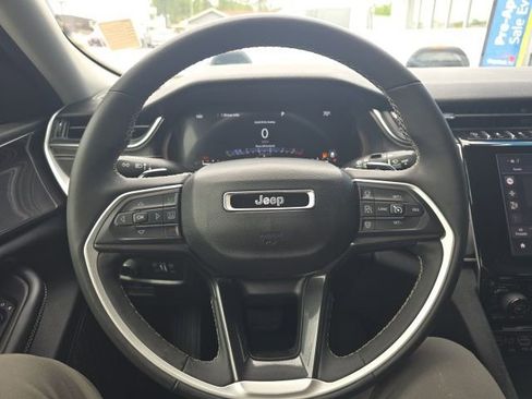 Used 2023 Jeep Grand Cherokee Laredo w/ Luxury Tech Group I RWD image 14
