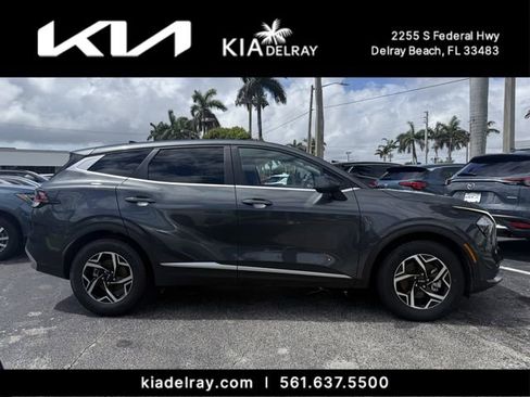 Used 2023 Kia Sportage LX FWD image 2