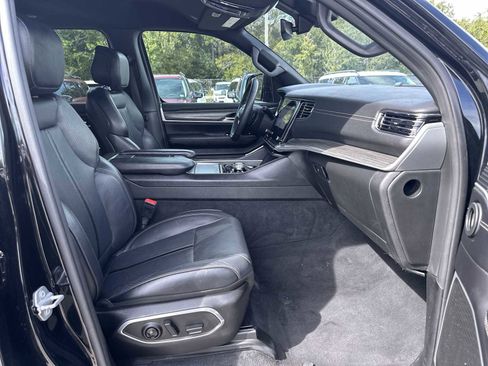 Used 2023 Jeep Wagoneer Series II image 19