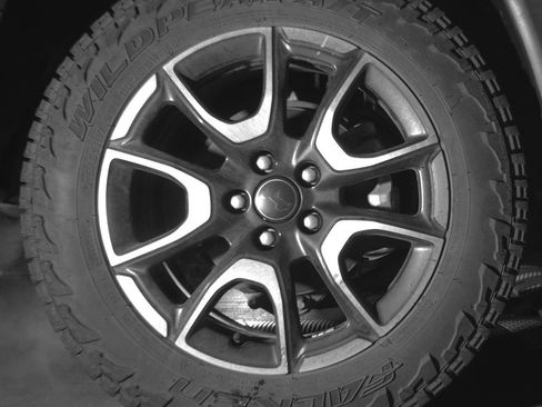 Used 2025 Jeep Compass Trailhawk AWD/4WD image 15