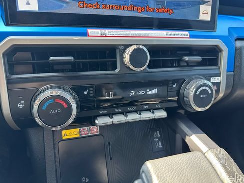 Used 2025 Toyota Tacoma TRD Off-Road w/ TRD Off Road Upgrade Package AWD/4WD image 17