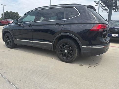 Used 2021 Volkswagen Tiguan SE w/ Panoramic Sunroof Package FWD image 3