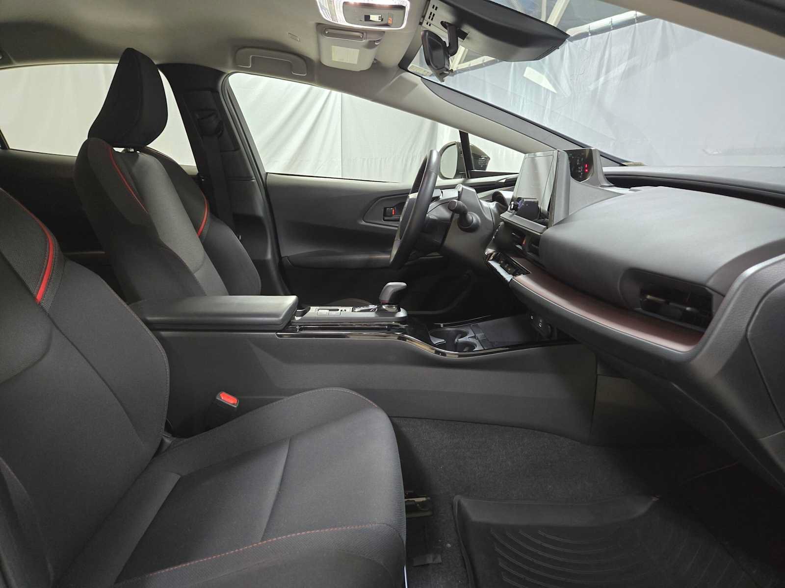 Used 2025 Toyota Prius Plug-In Hybrid FWD image 11