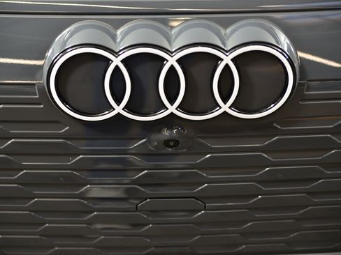 Certified 2025 Audi Q6 e-tron Premium w/ Convenience Package image 15