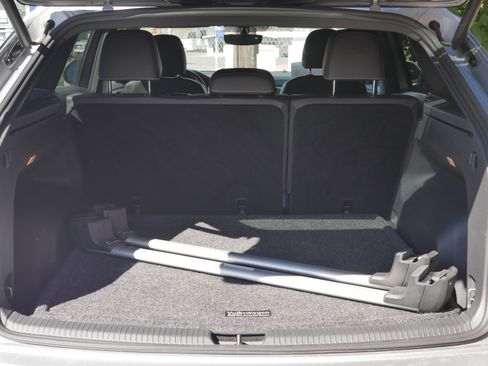 Used 2020 Volkswagen Atlas Cross Sport SE w/ Panoramic Sunroof Package AWD/4WD image 25