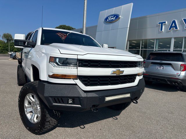 Used 2018 Chevrolet Silverado 1500 Custom w/ Custom Value Package AWD/4WD image 5
