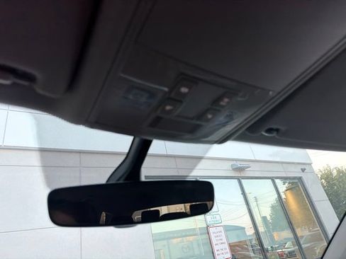 Used 2023 Volkswagen Atlas SE AWD/4WD image 16