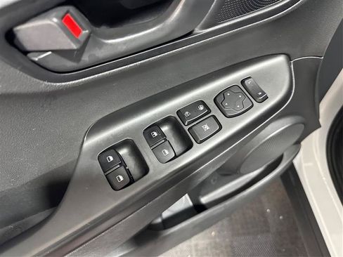 Used 2019 Hyundai Kona SE AWD/4WD image 31