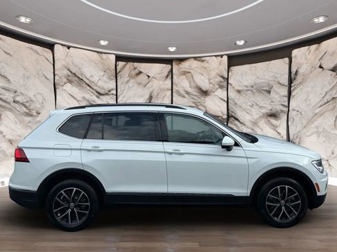 Used 2021 Volkswagen Tiguan SE image 2