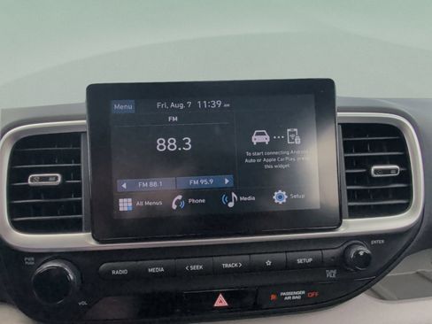 Used 2024 Hyundai Venue SEL FWD image 22