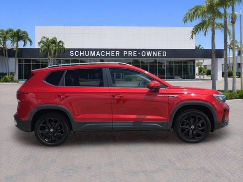 Certified 2022 Volkswagen Taos SE w/ IQ.Drive SE Package FWD image 8