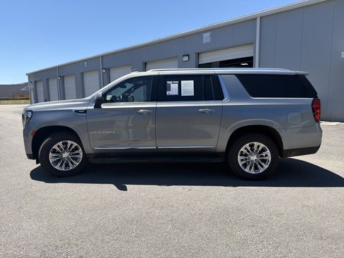 Used 2024 GMC Yukon XL SLT w/ SLT Premium Package AWD/4WD image 9