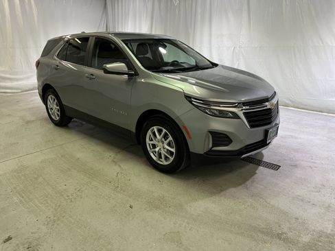 Used 2023 Chevrolet Equinox LT image 2