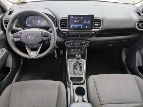 Used 2024 Hyundai Venue SE FWD image 12