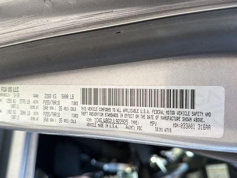 Used 2018 Jeep Wrangler Sahara w/ Connectivity Group AWD/4WD image 31