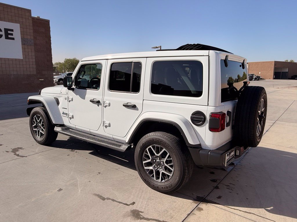 Used 2024 Jeep Wrangler Unlimited Sahara w/ Technology Group AWD/4WD image 9