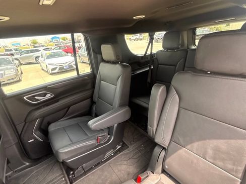 Used 2024 Chevrolet Suburban Z71 w/ Luxury Package AWD/4WD image 8