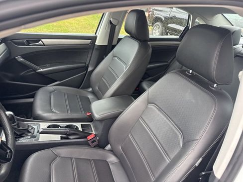 Used 2021 Volkswagen Passat 2.0T SE image 52
