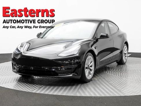 Used 2021 Tesla Model 3 Standard Range Plus RWD image 1