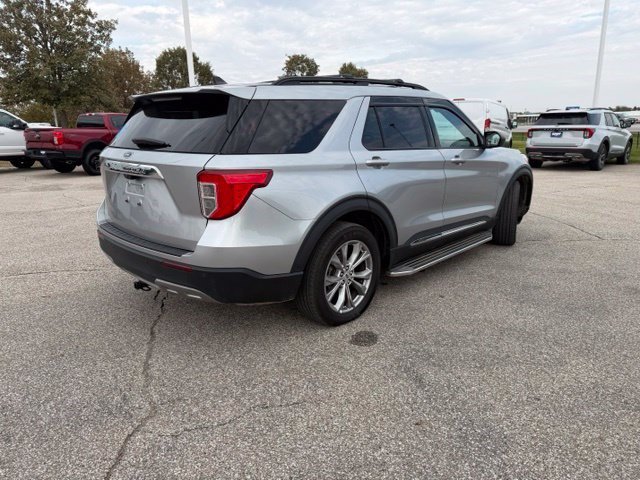 Used 2023 Ford Explorer XLT w/ Equipment Group 202A AWD/4WD image 15