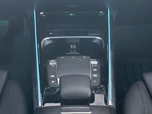 Used 2022 Mercedes-Benz GLA 250 4MATIC image 18